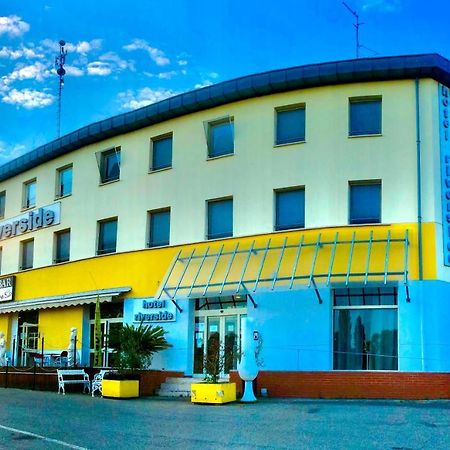 Hotel Riverside Modena Bagian luar foto
