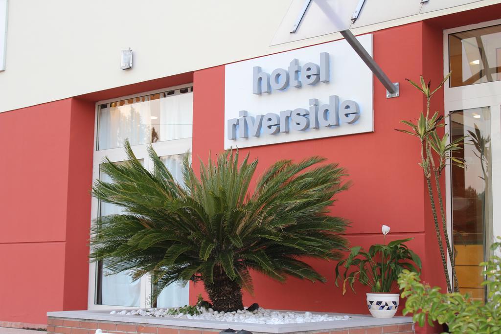 Hotel Riverside Modena Bagian luar foto