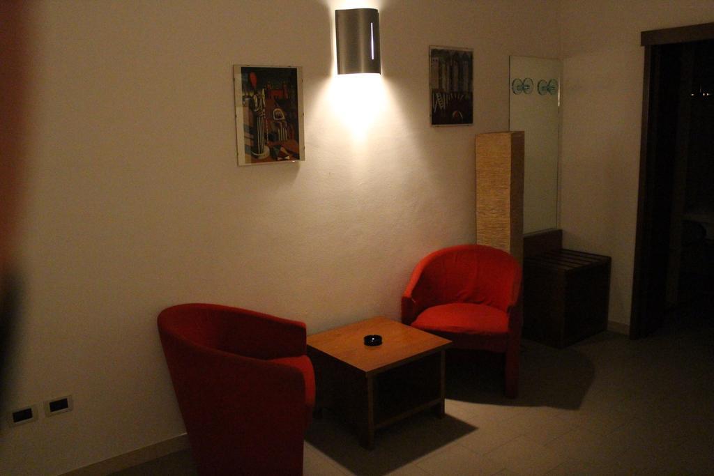 Hotel Riverside Modena Bagian luar foto