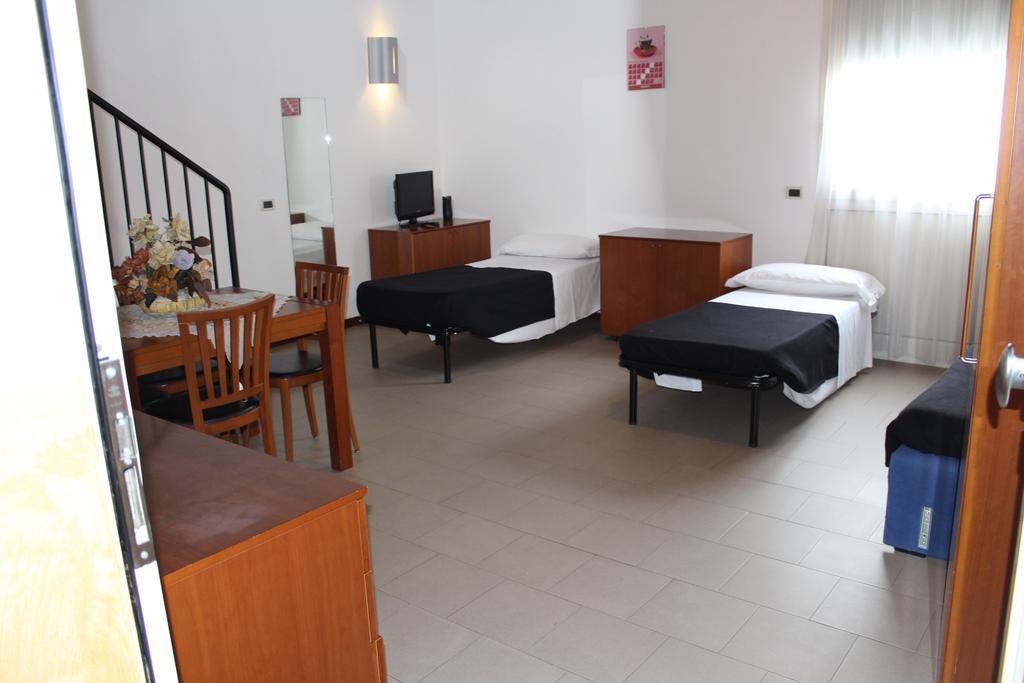 Hotel Riverside Modena Bagian luar foto