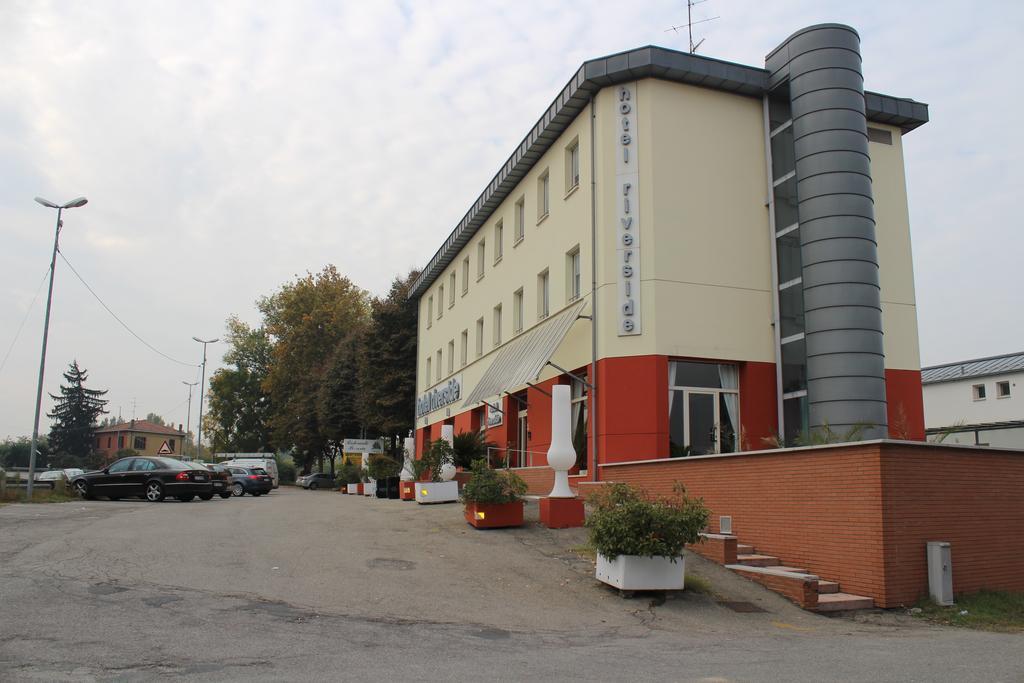 Hotel Riverside Modena Bagian luar foto