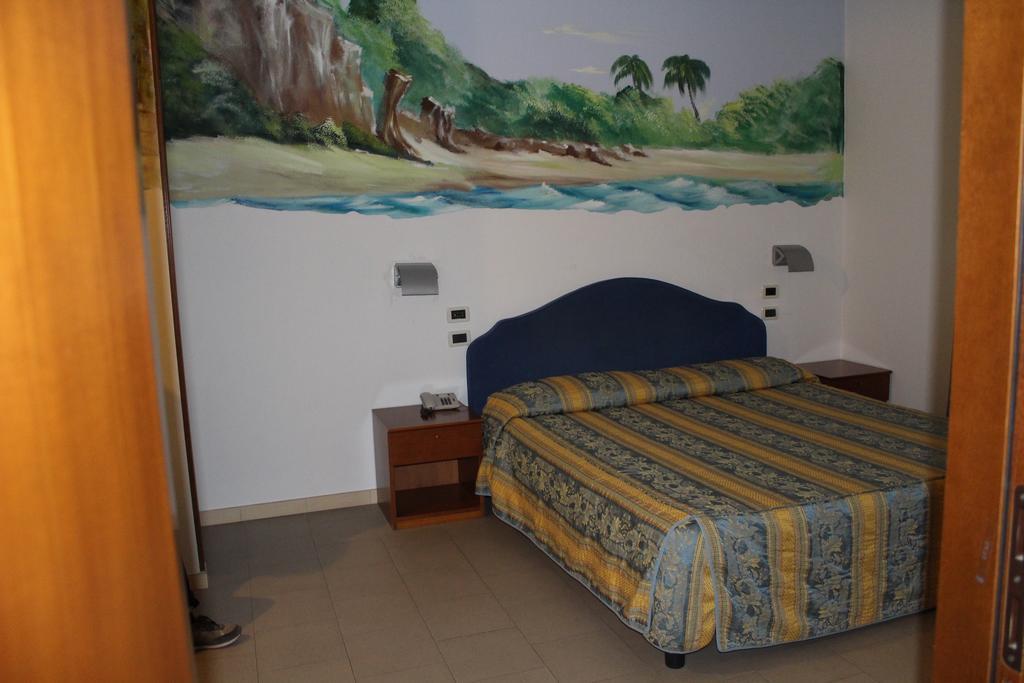 Hotel Riverside Modena Bagian luar foto