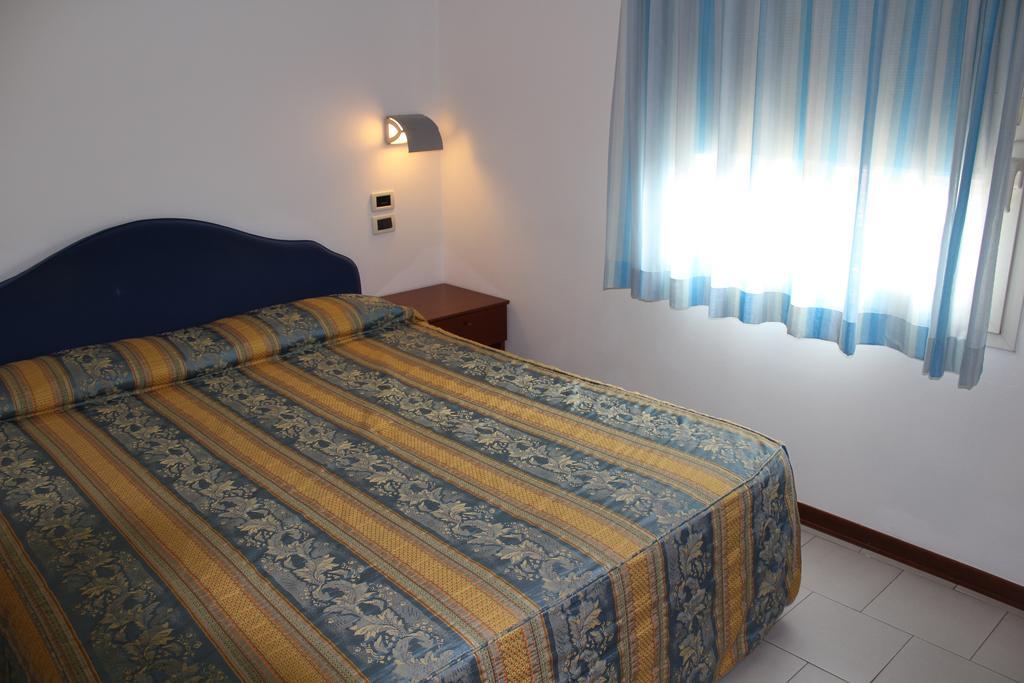 Hotel Riverside Modena Bagian luar foto