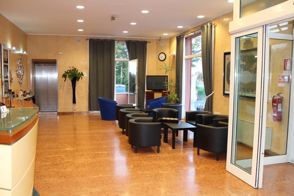 Hotel Riverside Modena Bagian luar foto