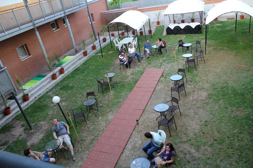 Hotel Riverside Modena Bagian luar foto