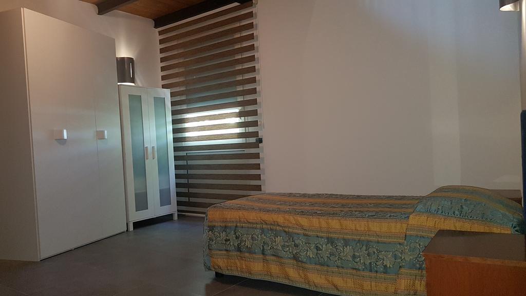 Hotel Riverside Modena Bagian luar foto