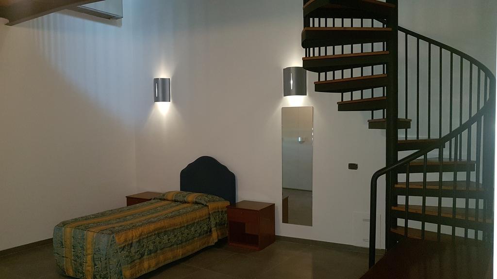 Hotel Riverside Modena Bagian luar foto
